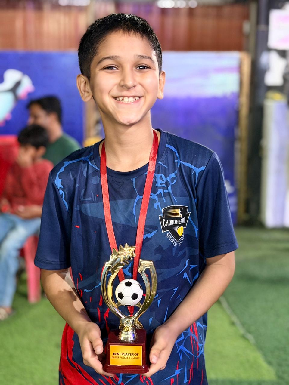 Harsh Srichand Aswani holding a best player trophy